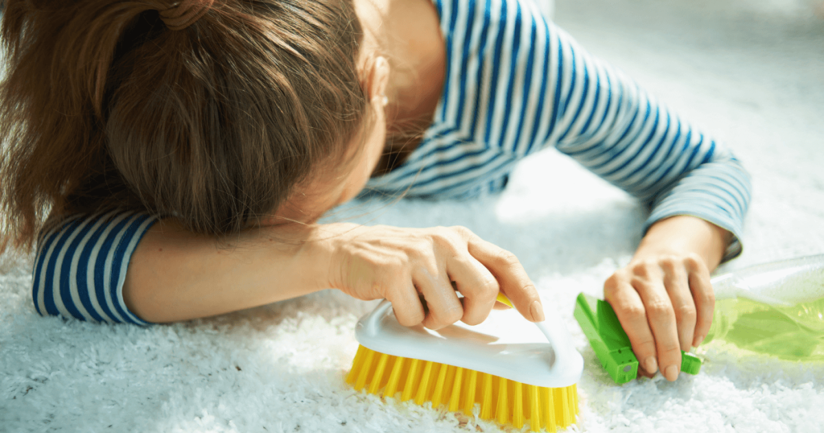 Wie Bekommt Man Kettenschmiere Aus Der Kleidung www.polsterando.de