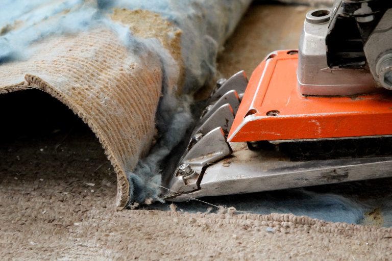 Teppichstripper kommen beim Teppichbodenentfernen zum einsatz